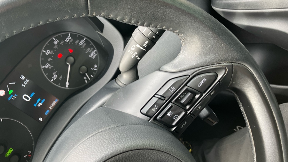 Toyota Yaris 1.5 Hybrid Icon 5dr CVT Hybrid Hatchback - Image 33