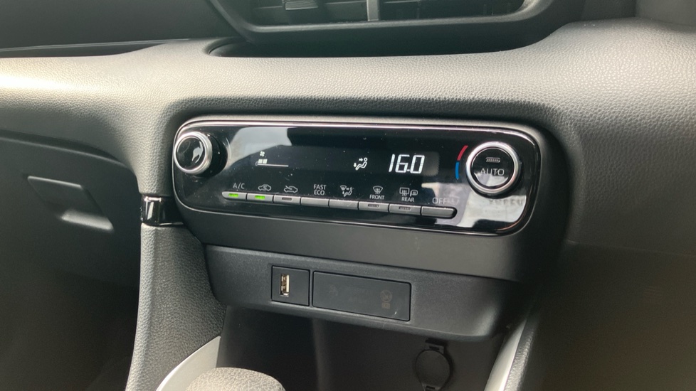 Toyota Yaris 1.5 Hybrid Icon 5dr CVT Hybrid Hatchback - Image 34