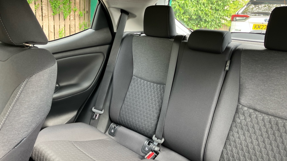 Toyota Yaris 1.5 Hybrid Icon 5dr CVT Hybrid Hatchback - Image 35