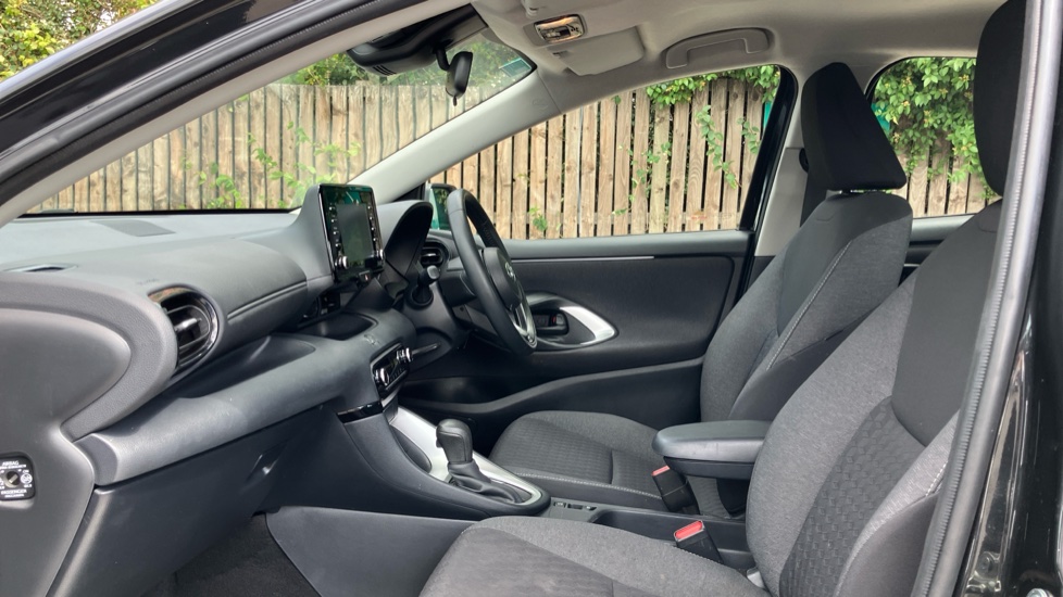 Toyota Yaris 1.5 Hybrid Icon 5dr CVT Hybrid Hatchback - Image 5