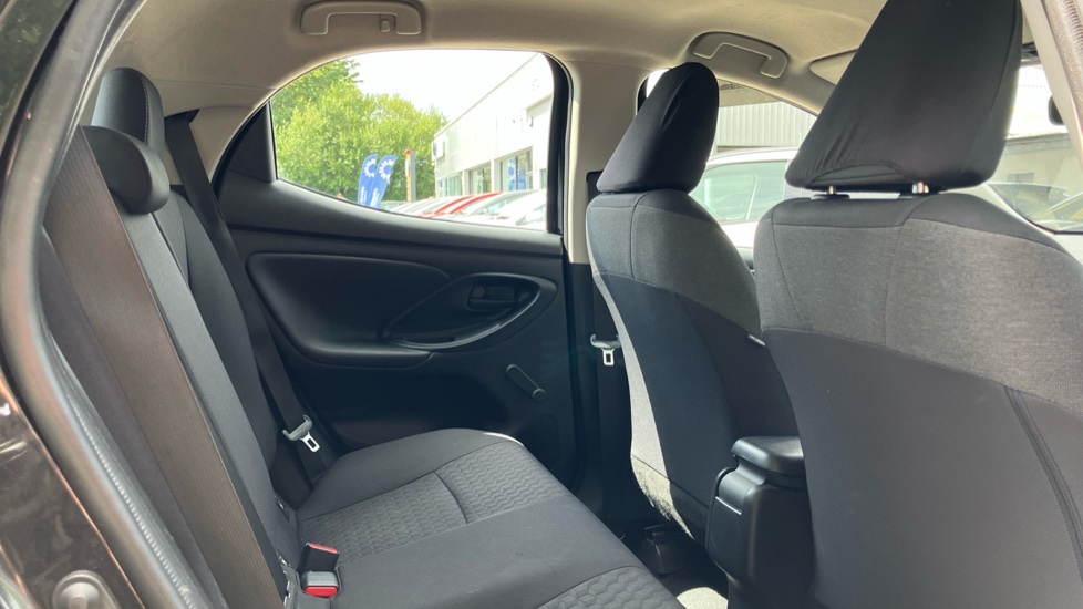 Toyota Yaris 1.5 Hybrid Icon 5dr CVT Hybrid Hatchback - Image 8