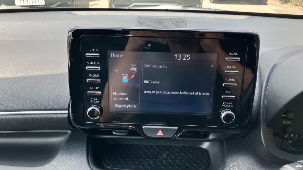 Toyota Yaris 1.5 Hybrid Icon 5dr CVT Hybrid Hatchback - Image 9