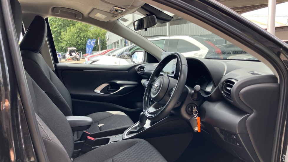 Toyota Yaris 1.5 Hybrid Icon 5dr CVT Hybrid Hatchback - Image 12