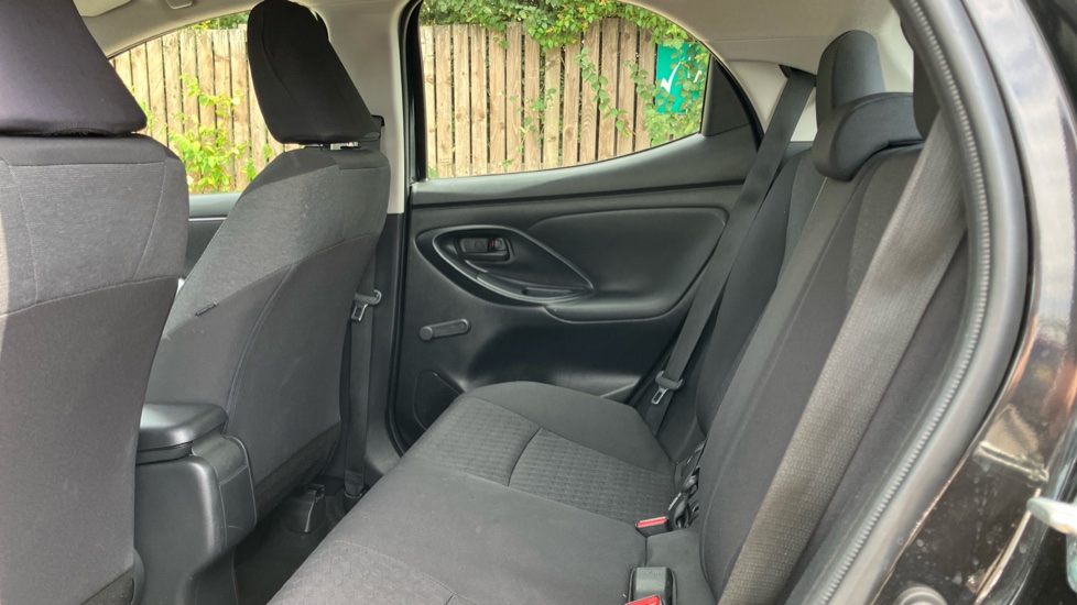 Toyota Yaris 1.5 Hybrid Icon 5dr CVT Hybrid Hatchback - Image 15
