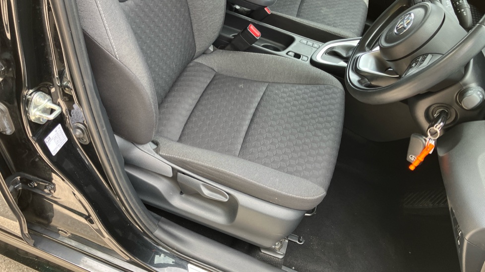 Toyota Yaris 1.5 Hybrid Icon 5dr CVT Hybrid Hatchback - Image 17