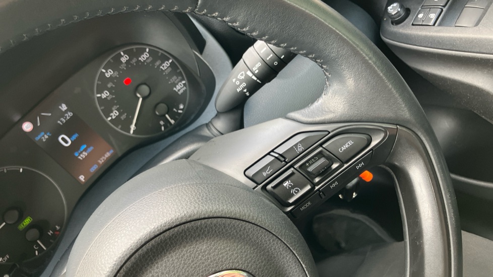 Toyota Yaris 1.5 Hybrid Icon 5dr CVT Hybrid Hatchback - Image 33