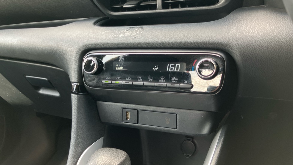 Toyota Yaris 1.5 Hybrid Icon 5dr CVT Hybrid Hatchback - Image 34
