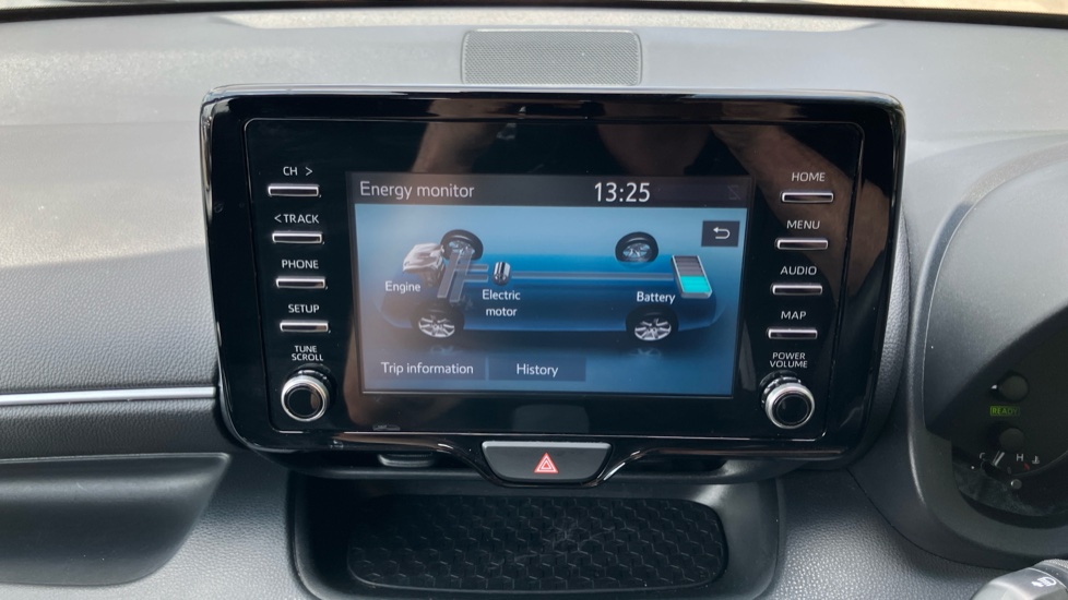Toyota Yaris 1.5 Hybrid Icon 5dr CVT Hybrid Hatchback - Image 37