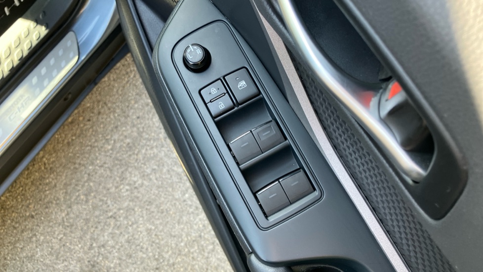 Toyota C-HR 1.8 Hybrid Icon 5dr CVT Hybrid Hatchback - Image 30