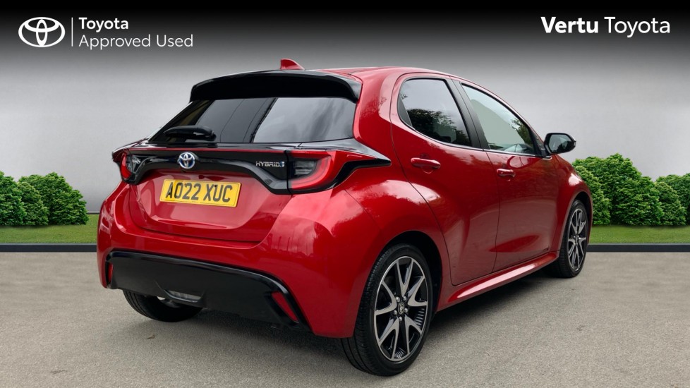 Toyota Yaris 1.5 Hybrid Dynamic 5dr CVT Hybrid Hatchback - Image 2