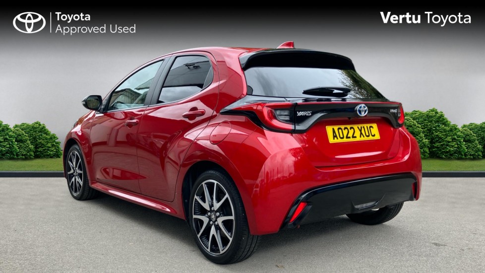 Toyota Yaris 1.5 Hybrid Dynamic 5dr CVT Hybrid Hatchback - Image 4