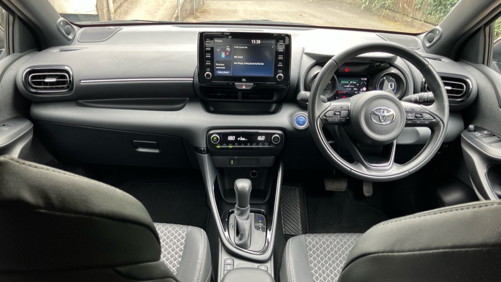 Toyota Yaris 1.5 Hybrid Dynamic 5dr CVT Hybrid Hatchback - Image 6