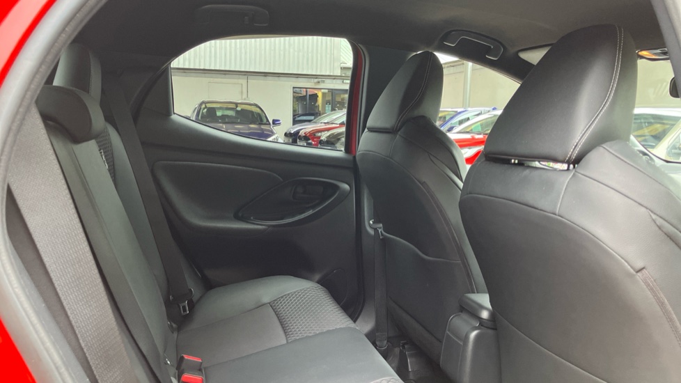 Toyota Yaris 1.5 Hybrid Dynamic 5dr CVT Hybrid Hatchback - Image 8