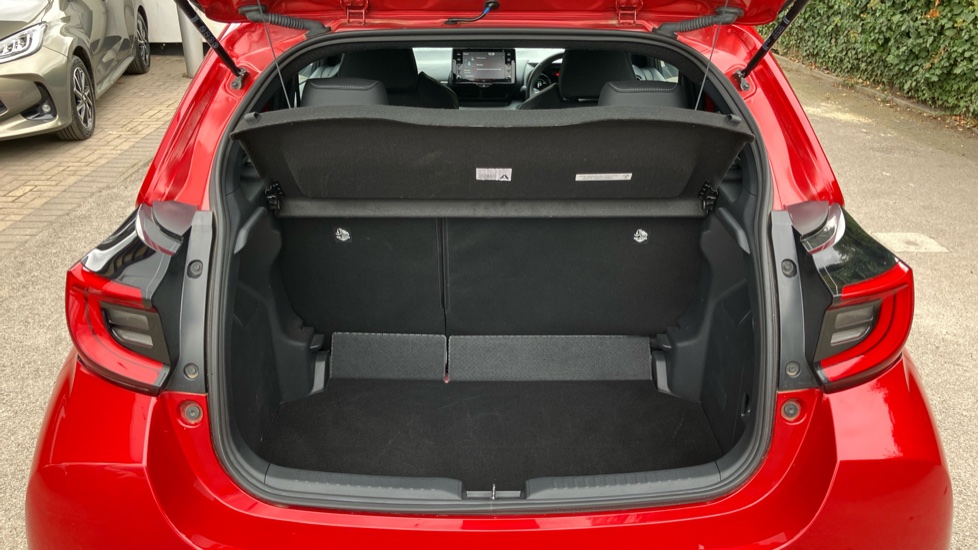 Toyota Yaris 1.5 Hybrid Dynamic 5dr CVT Hybrid Hatchback - Image 13