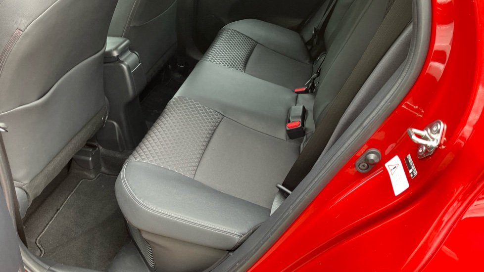 Toyota Yaris 1.5 Hybrid Dynamic 5dr CVT Hybrid Hatchback - Image 14