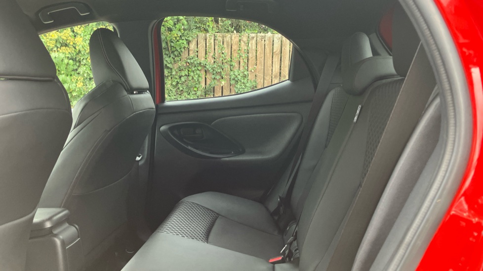 Toyota Yaris 1.5 Hybrid Dynamic 5dr CVT Hybrid Hatchback - Image 15