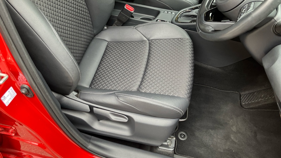 Toyota Yaris 1.5 Hybrid Dynamic 5dr CVT Hybrid Hatchback - Image 17