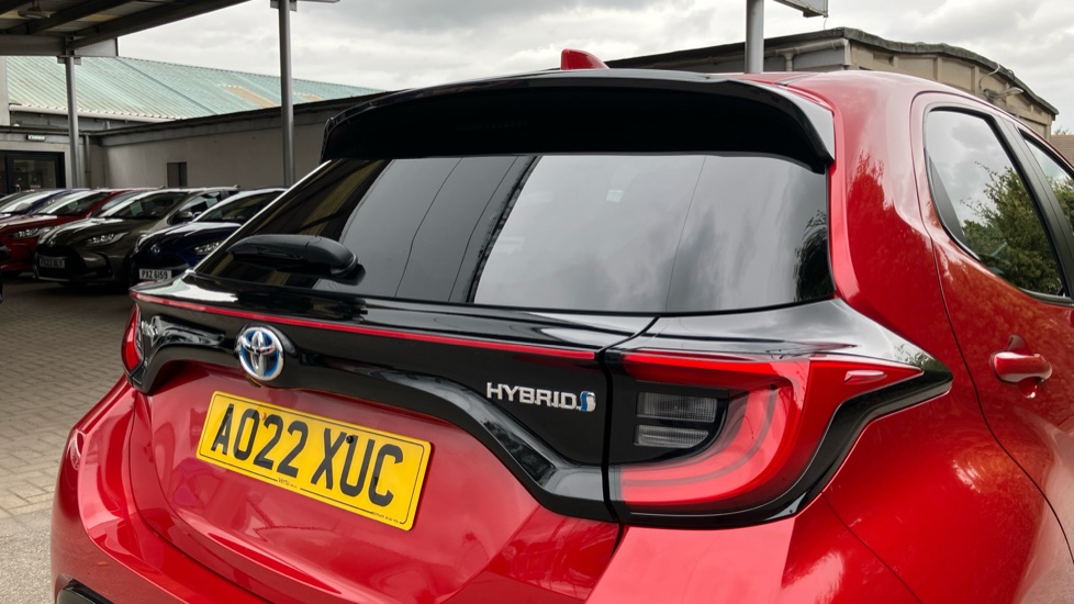 Toyota Yaris 1.5 Hybrid Dynamic 5dr CVT Hybrid Hatchback - Image 21