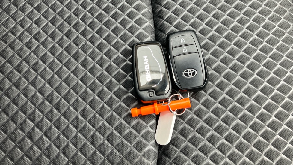 Toyota Yaris 1.5 Hybrid Dynamic 5dr CVT Hybrid Hatchback - Image 28