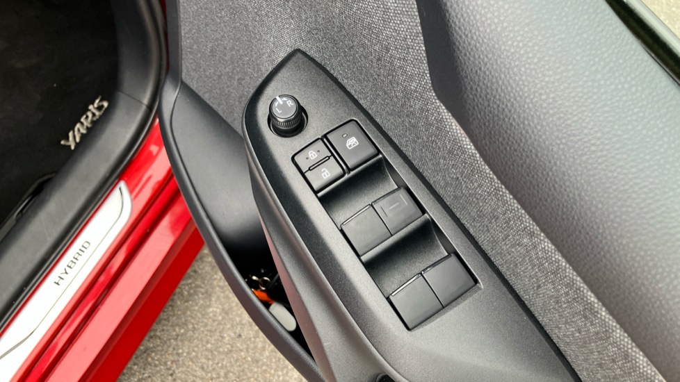 Toyota Yaris 1.5 Hybrid Dynamic 5dr CVT Hybrid Hatchback - Image 30