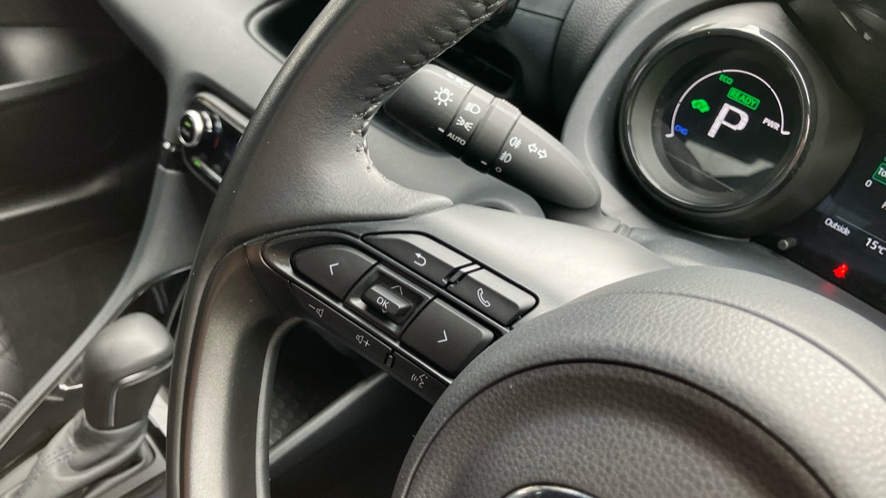 Toyota Yaris 1.5 Hybrid Dynamic 5dr CVT Hybrid Hatchback - Image 32