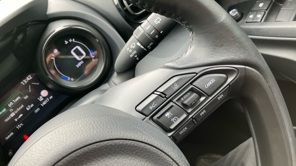 Toyota Yaris 1.5 Hybrid Dynamic 5dr CVT Hybrid Hatchback - Image 33