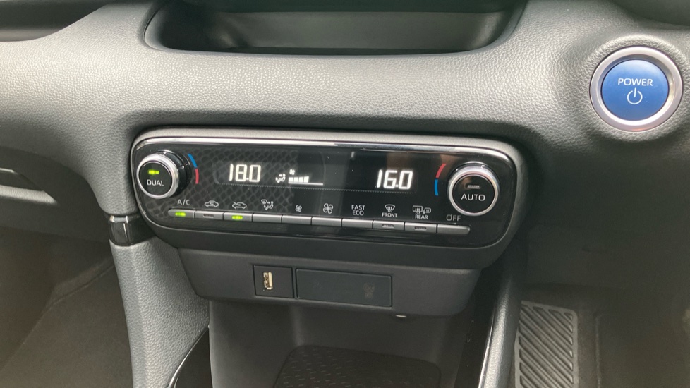 Toyota Yaris 1.5 Hybrid Dynamic 5dr CVT Hybrid Hatchback - Image 34