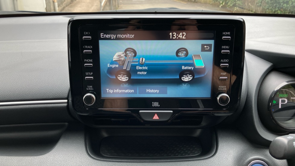 Toyota Yaris 1.5 Hybrid Dynamic 5dr CVT Hybrid Hatchback - Image 39