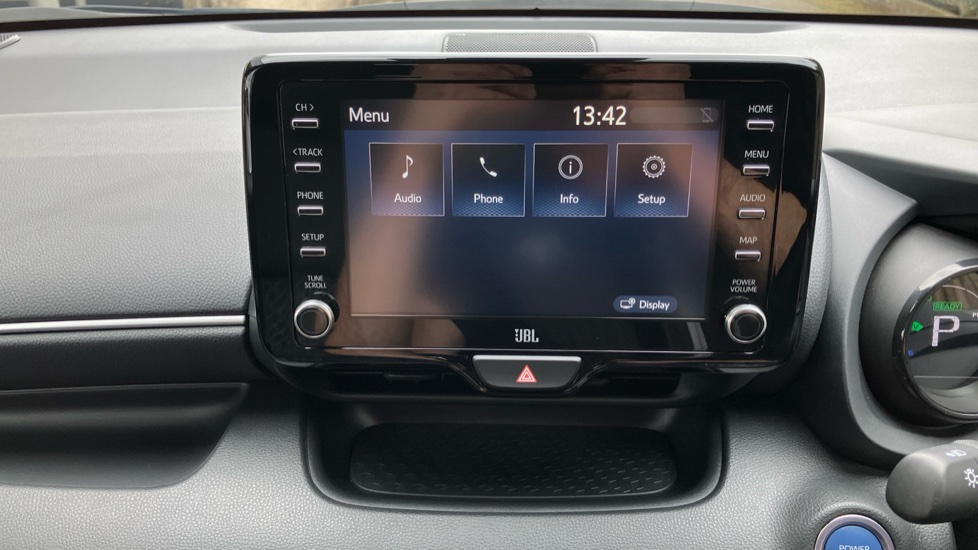 Toyota Yaris 1.5 Hybrid Dynamic 5dr CVT Hybrid Hatchback - Image 40