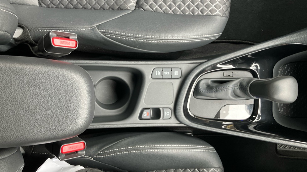 Toyota Yaris 1.5 Hybrid Dynamic 5dr CVT Hybrid Hatchback - Image 47