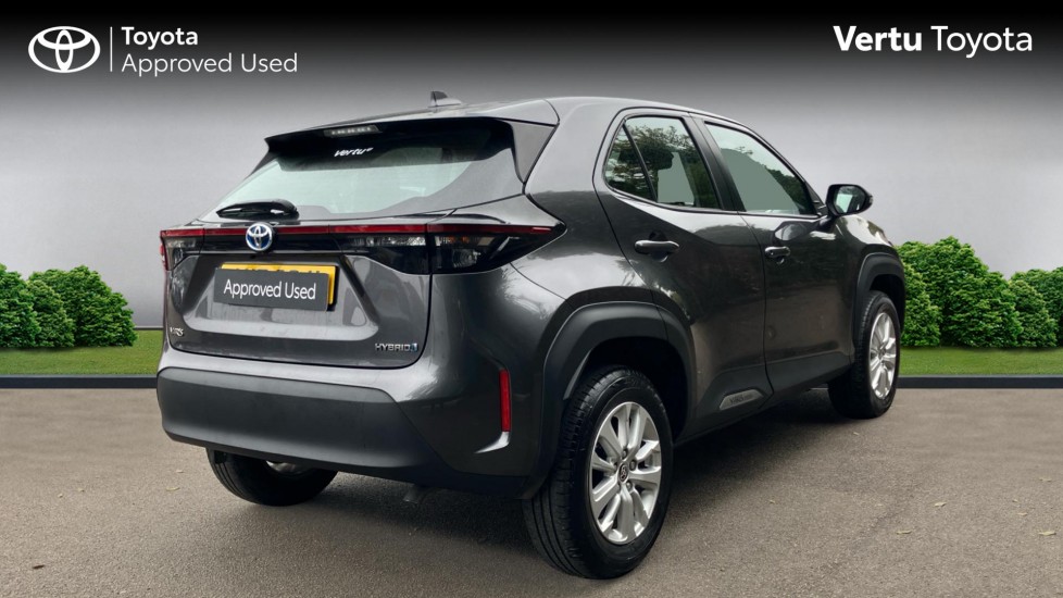 Toyota Yaris Cross 1.5 Hybrid Icon 5dr CVT Hybrid Estate - Image 2
