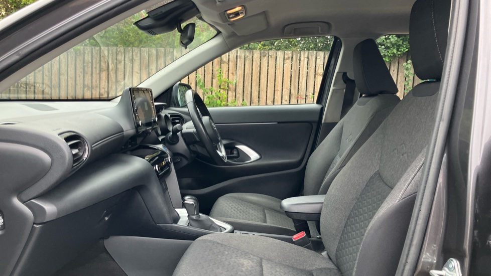Toyota Yaris Cross 1.5 Hybrid Icon 5dr CVT Hybrid Estate - Image 5