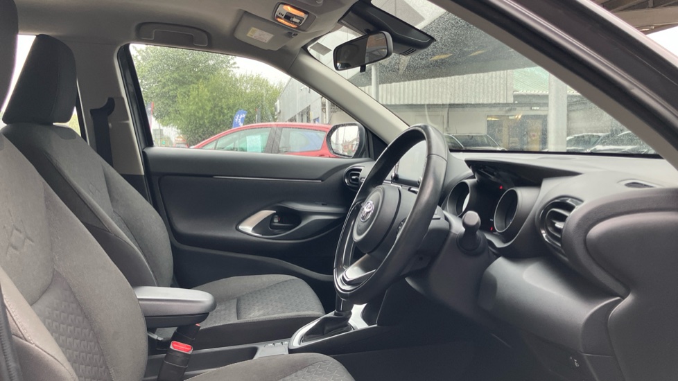 Toyota Yaris Cross 1.5 Hybrid Icon 5dr CVT Hybrid Estate - Image 12