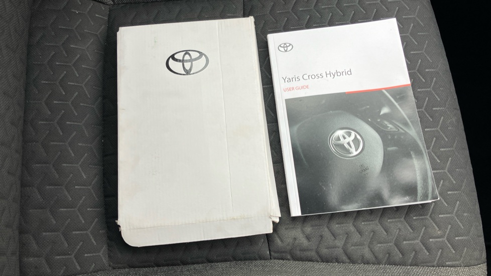 Toyota Yaris Cross 1.5 Hybrid Icon 5dr CVT Hybrid Estate - Image 27