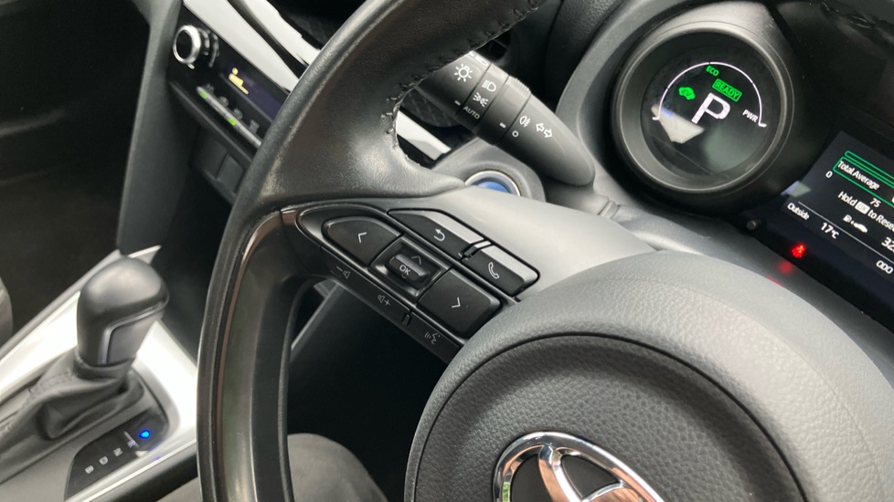 Toyota Yaris Cross 1.5 Hybrid Icon 5dr CVT Hybrid Estate - Image 32
