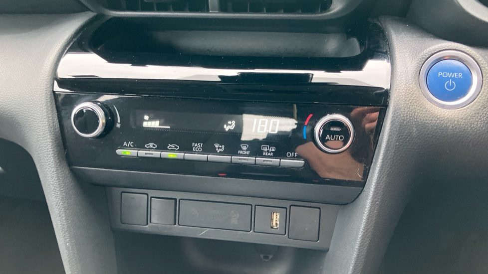Toyota Yaris Cross 1.5 Hybrid Icon 5dr CVT Hybrid Estate - Image 34