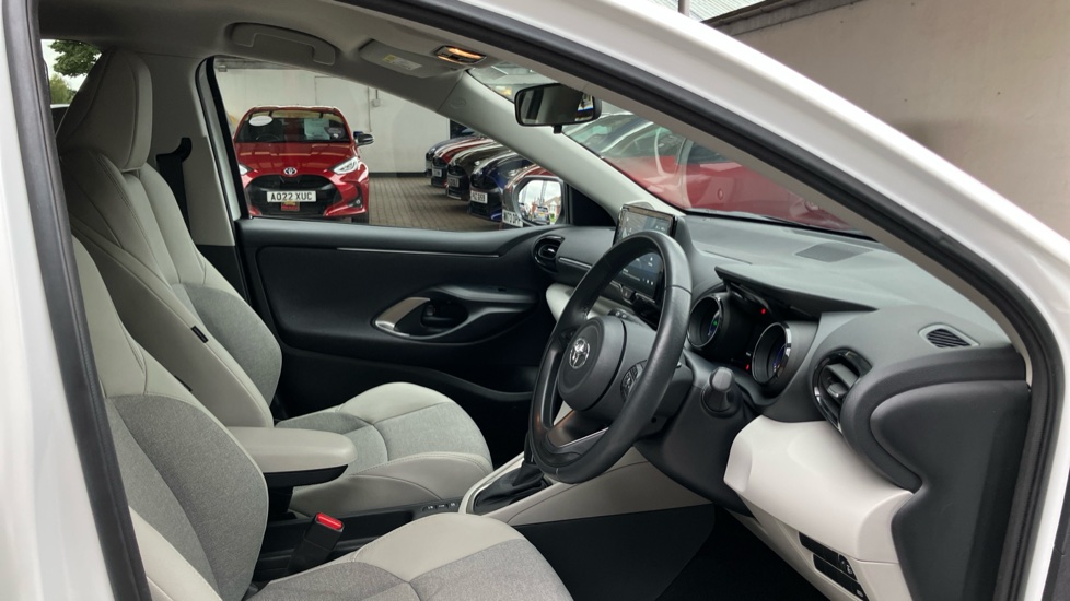 Toyota Yaris 1.5 Hybrid Excel 5dr CVT Hybrid Hatchback - Image 12