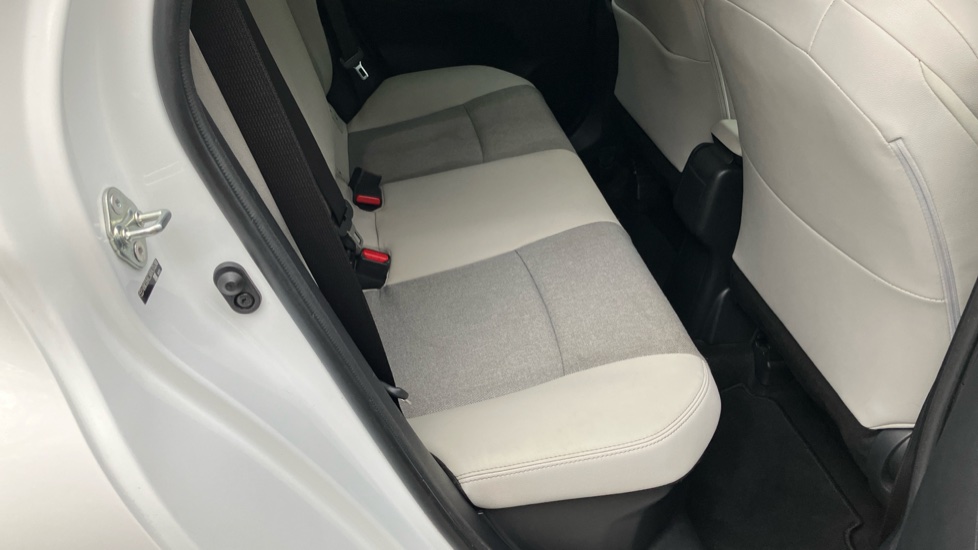 Toyota Yaris 1.5 Hybrid Excel 5dr CVT Hybrid Hatchback - Image 14