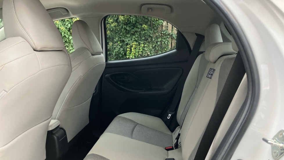 Toyota Yaris 1.5 Hybrid Excel 5dr CVT Hybrid Hatchback - Image 15