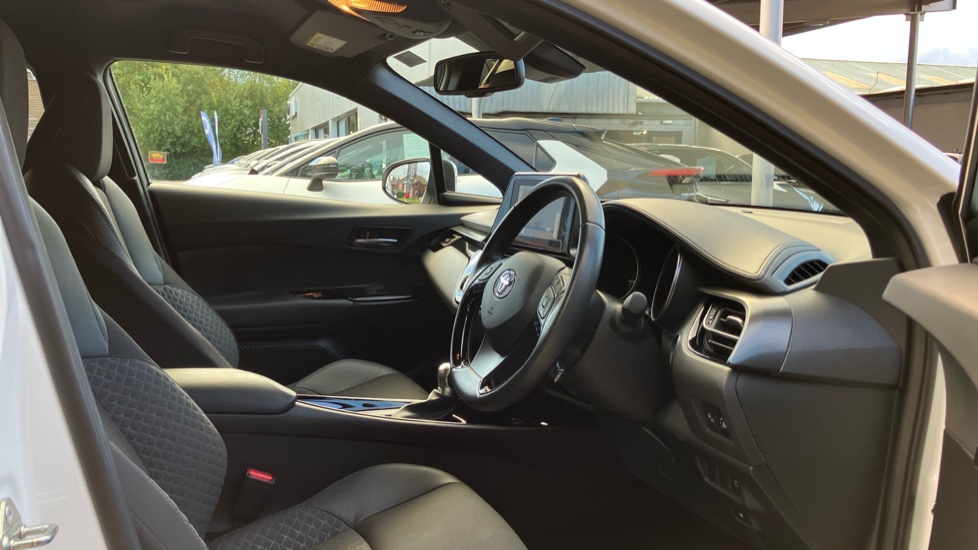 Toyota C-HR 2.0 Hybrid Design 5dr CVT Hybrid Hatchback - Image 12