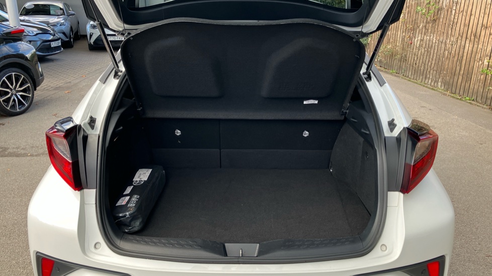 Toyota C-HR 2.0 Hybrid Design 5dr CVT Hybrid Hatchback - Image 13