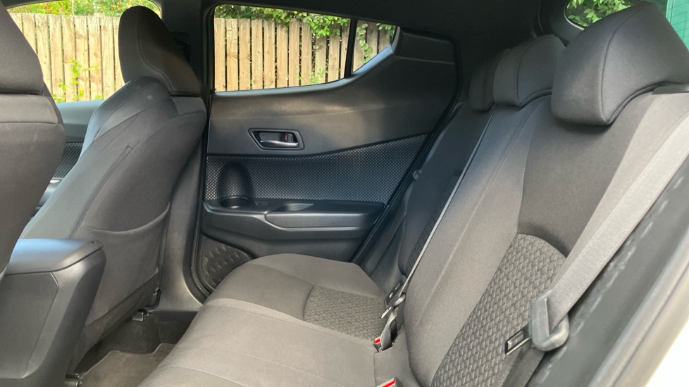 Toyota C-HR 2.0 Hybrid Design 5dr CVT Hybrid Hatchback - Image 15