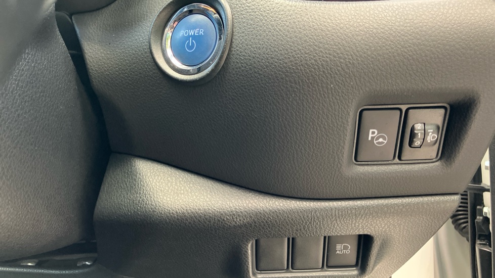 Toyota C-HR 2.0 Hybrid Design 5dr CVT Hybrid Hatchback - Image 16