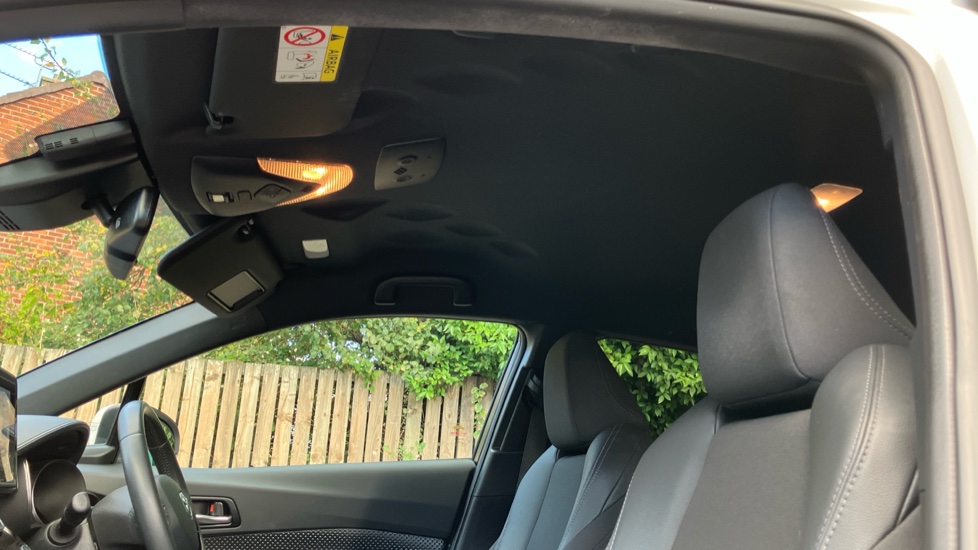 Toyota C-HR 2.0 Hybrid Design 5dr CVT Hybrid Hatchback - Image 19