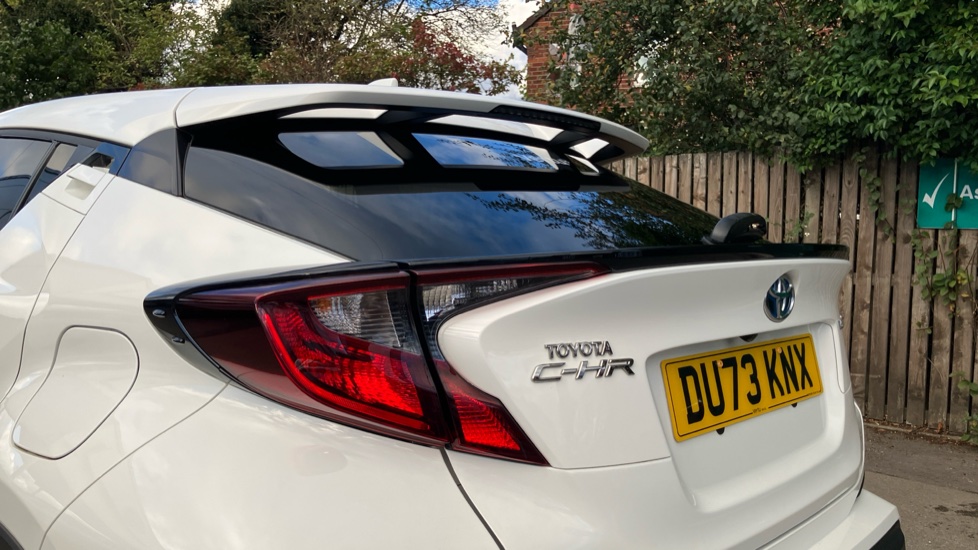 Toyota C-HR 2.0 Hybrid Design 5dr CVT Hybrid Hatchback - Image 21