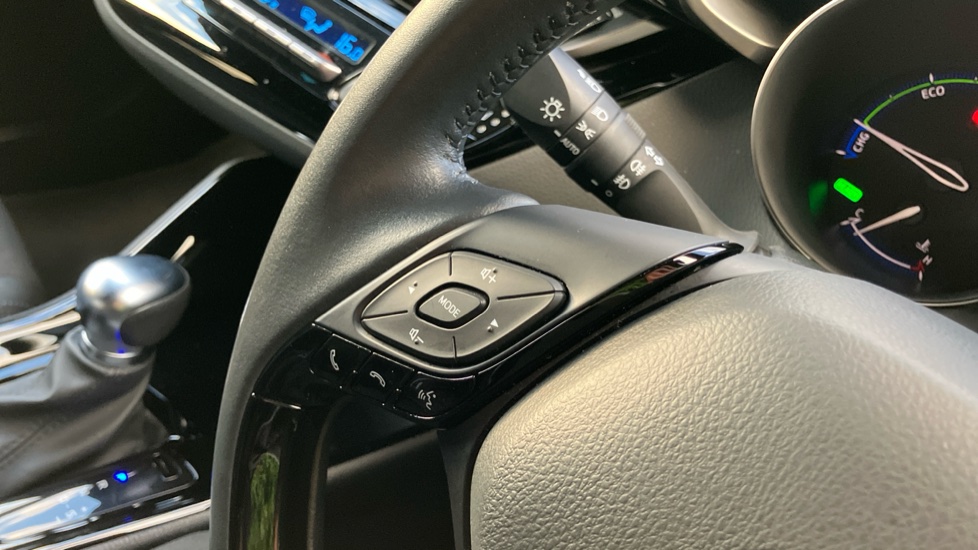 Toyota C-HR 2.0 Hybrid Design 5dr CVT Hybrid Hatchback - Image 34