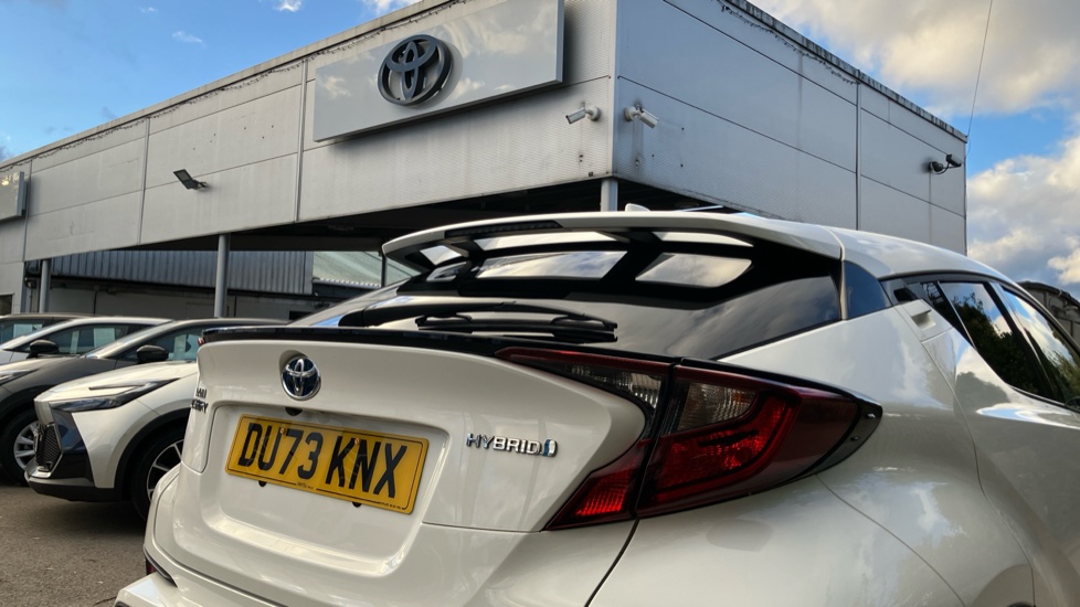 Toyota C-HR 2.0 Hybrid Design 5dr CVT Hybrid Hatchback - Image 38