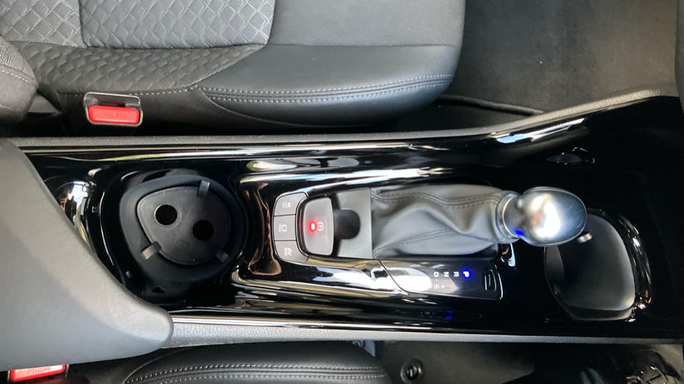 Toyota C-HR 2.0 Hybrid Design 5dr CVT Hybrid Hatchback - Image 51