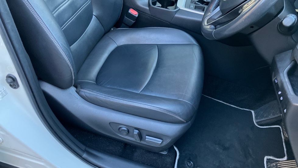 Toyota RAV4 2.5 VVT-i Hybrid Excel 5dr CVT 2WD Hybrid Estate - Image 17