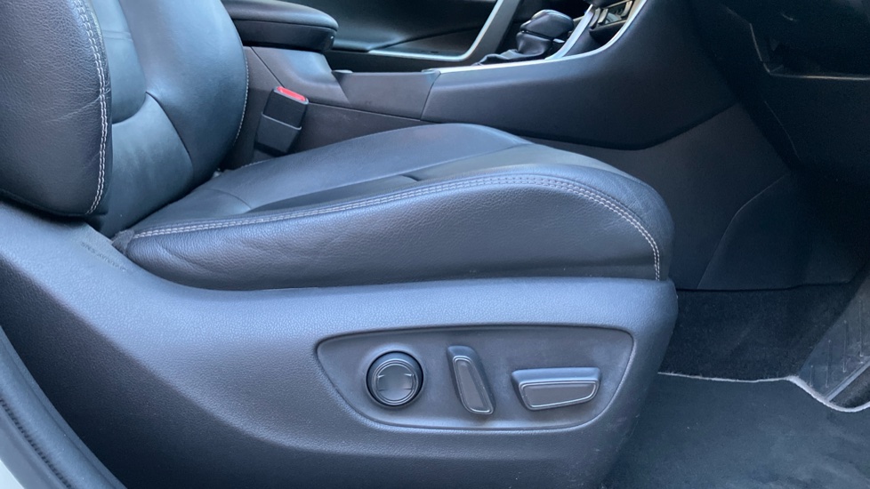 Toyota RAV4 2.5 VVT-i Hybrid Excel 5dr CVT 2WD Hybrid Estate - Image 30